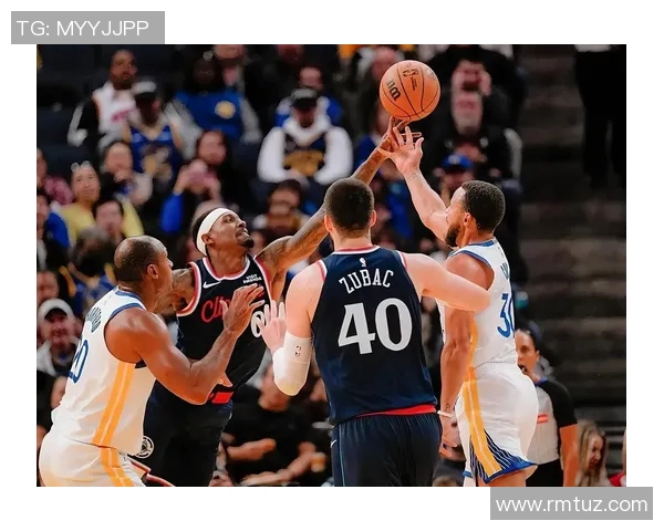 勇士主场险胜快船，系列赛1-1平